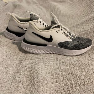 NIKE ODYSSEY REACT 2 (W) 7.5